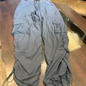 Women’s Lululemon gray dance studio relaxed fit mid rise cargo pants size small